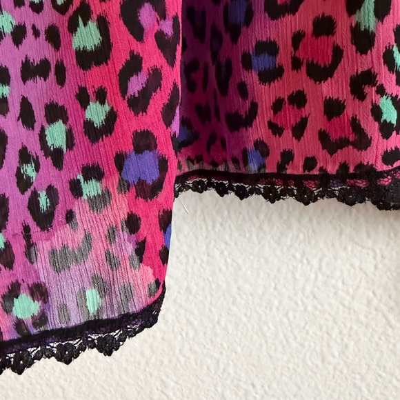 Vibrant Leopard Print Kids Dress with Lace Detail - Picture 5 of 10